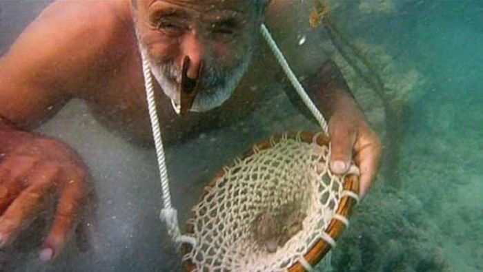A photo of a pearl diver